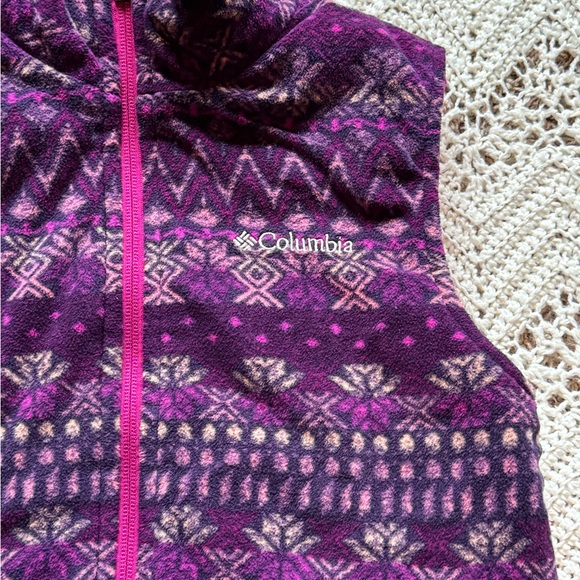 Columbia Reversible Pink And Aztec Fleece Pattern Pockets Girl’s Size 10/12 - Picture 6 of 9